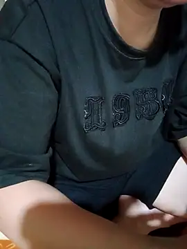 Snapshot of JasminePham chatting on 10-10-25, 01:37 JasminePham online show from 10-10-25, 01:37