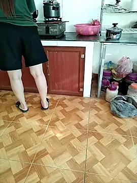 Snapshot of JasminePham chatting on 11-12-25, 08:04 JasminePham online show from 11-12-25, 08:04