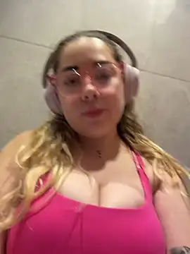 Snapshot of brooklynivy chatting on 05-31-26, 01:25 brooklynivy online show from 05-31-26, 01:25