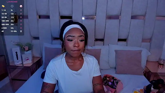 Snapshot of mia_schwarz chatting on 09-29-25, 12:21 mia schwarz online show from 09-29-25, 12:21