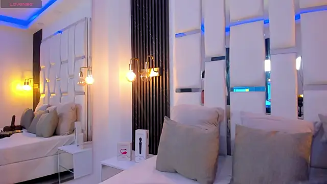 Snapshot of mia_schwarz chatting on 10-03-25, 10:29 mia schwarz online show from 10-03-25, 10:29