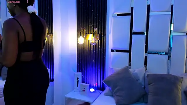 Snapshot of mia_schwarz chatting on 10-28-25, 10:01 mia schwarz online show from 10-28-25, 10:01