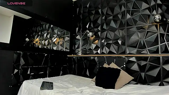 danielclarton1 online show from 01-21-25, 05:41