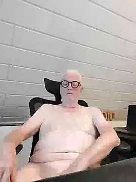 Greyhound70 online show from 09-25-25, 07:56