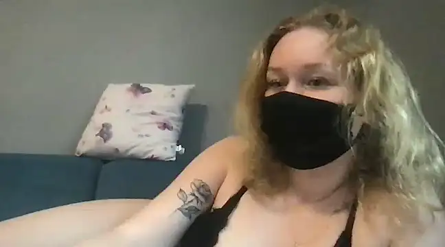 Snapshot of DirtyAlexIs chatting on 12-04-24, 11:41 DirtyAlexIs online show from 12-04-24, 11:41