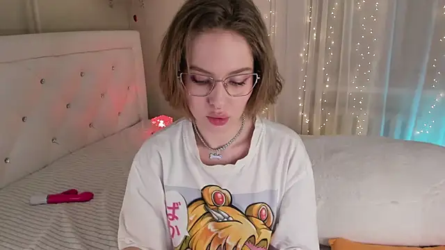 Snapshot of Natural_pussy chatting on 02-20-25, 04:25 Natural pussy online show from 02-20-25, 04:25