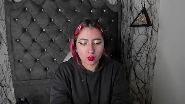 larissa01  online show from 02-16-25, 03:15