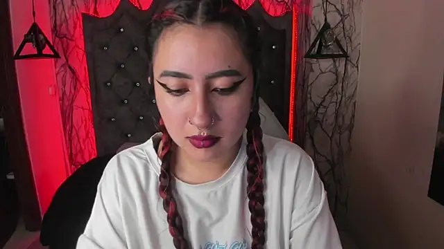 larissa01  online show from 02-28-25, 03:15