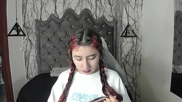 larissa01  online show from 03-01-25, 03:21