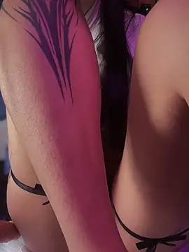 Snapshot of -Loren- chatting on 10-07-25, 11:18 -Loren- online show from 10-07-25, 11:18