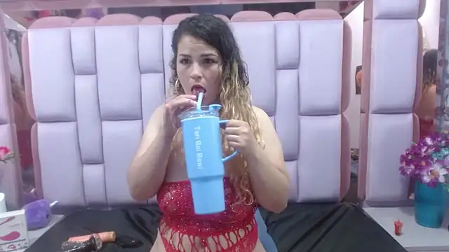 Snapshot of AndrySaenz18 chatting on 03-06-25, 06:52 AndrySaenz18 online show from 03-06-25, 06:52