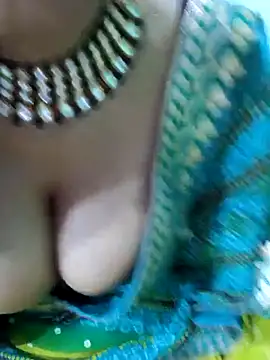 Snapshot of Savita_hotmom chatting on 03-13-25, 05:18 Savita hotmom online show from 03-13-25, 05:18