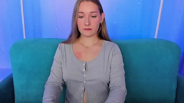 Snapshot of AlinaVice chatting on 09-30-25, 01:21 AlinaVice online show from 09-30-25, 01:21