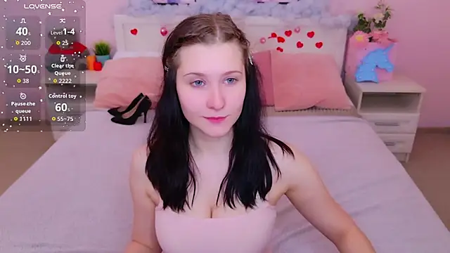 Snapshot of SarahStanley chatting on 04-28-26, 04:12 SarahStanley online show from 04-28-26, 04:12