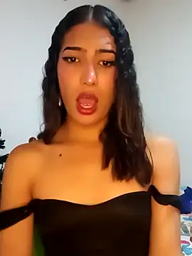 Lanna hott  online show from 12-22-24, 01:33