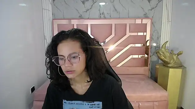 Snapshot of Tyna_ch chatting on 01-14-25, 04:29 Tyna ch online show from 01-14-25, 04:29