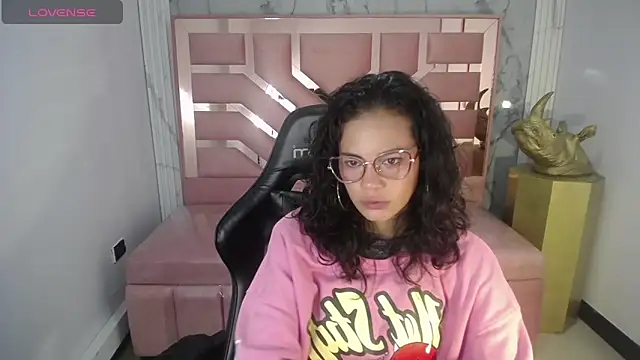 Snapshot of Tyna_ch chatting on 01-15-25, 04:21 Tyna ch online show from 01-15-25, 04:21