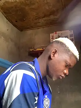 Snapshot of bad-boy-2002 chatting on 10-06-25, 08:23 bad-boy-2002 online show from 10-06-25, 08:23