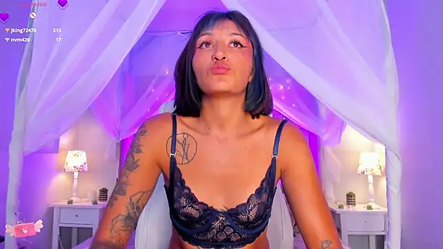 Snapshot of Valkiria_ponce chatting on 01-24-25, 01:24 Valkiria ponce online show from 01-24-25, 01:24