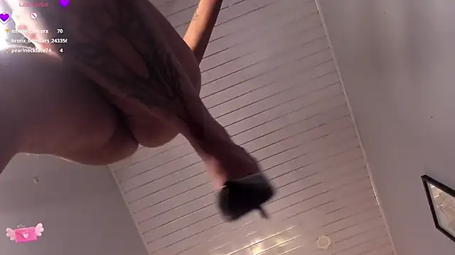 Snapshot of Valkiria_ponce chatting on 02-07-25, 04:56 Valkiria ponce online show from 02-07-25, 04:56