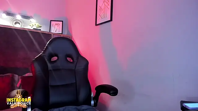 Snapshot of Valkiria_ponce chatting on 02-24-25, 02:15 Valkiria ponce online show from 02-24-25, 02:15