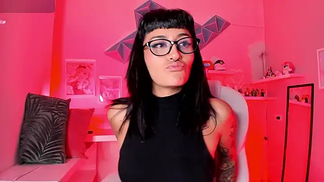 Valkiria ponce online show from 11-20-25, 05:29