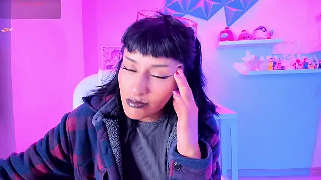 Valkiria ponce online show from 12-17-25, 05:35