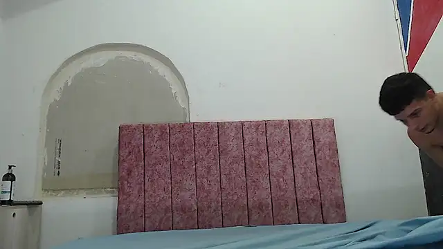 Snapshot of FerneyManti chatting on 02-08-25, 06:44 FerneyManti online show from 02-08-25, 06:44