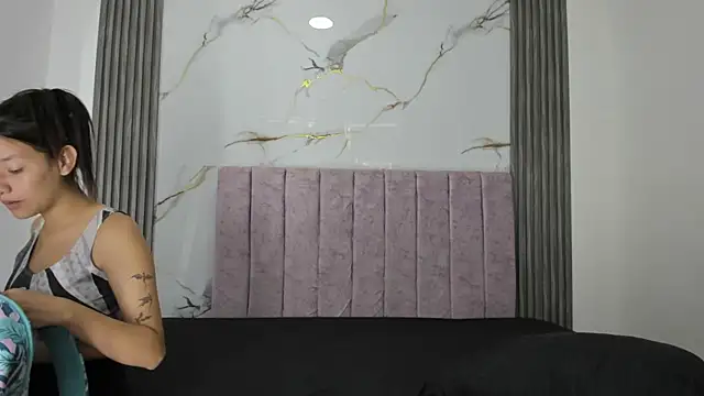 Snapshot of FerneyManti chatting on 04-24-26, 02:08 FerneyManti online show from 04-24-26, 02:08