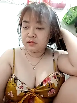 Snapshot of VyOanh2K chatting on 02-11-25, 07:02 VyOanh2K online show from 02-11-25, 07:02