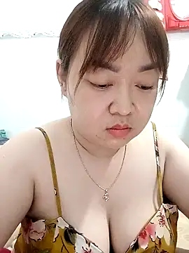 Snapshot of VyOanh2K chatting on 02-11-25, 10:04 VyOanh2K online show from 02-11-25, 10:04