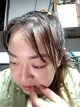 Snapshot of VyOanh2K chatting on 02-11-25, 03:08 VyOanh2K online show from 02-11-25, 03:08