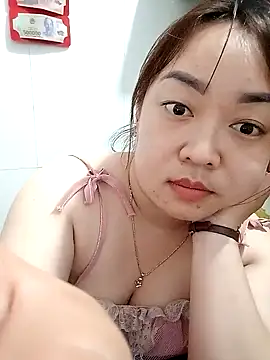 Snapshot of VyOanh2K chatting on 02-11-25, 06:11 VyOanh2K online show from 02-11-25, 06:11