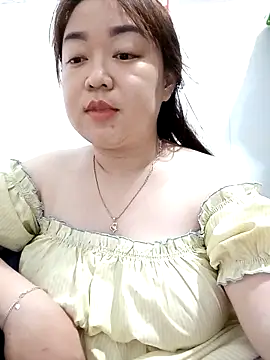 Snapshot of VyOanh2K chatting on 02-12-25, 04:33 VyOanh2K online show from 02-12-25, 04:33