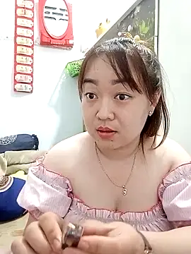 Snapshot of VyOanh2K chatting on 02-13-25, 04:28 VyOanh2K online show from 02-13-25, 04:28