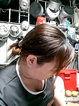 Snapshot of VyOanh2K chatting on 02-15-25, 01:05 VyOanh2K online show from 02-15-25, 01:05