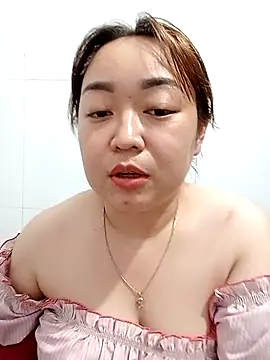 Snapshot of VyOanh2K chatting on 02-24-25, 01:21 VyOanh2K online show from 02-24-25, 01:21