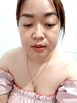 Snapshot of VyOanh2K chatting on 02-25-25, 04:03 VyOanh2K online show from 02-25-25, 04:03