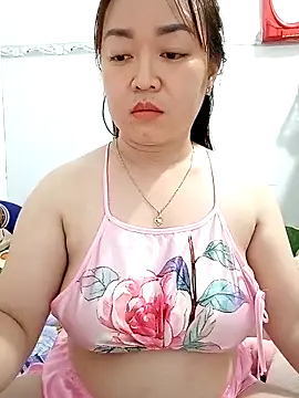 Snapshot of VyOanh2K chatting on 03-10-25, 05:18 VyOanh2K online show from 03-10-25, 05:18