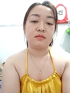 Snapshot of VyOanh2K chatting on 03-11-25, 05:02 VyOanh2K online show from 03-11-25, 05:02