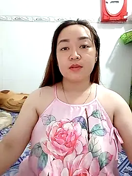 Snapshot of VyOanh2K chatting on 03-12-25, 05:49 VyOanh2K online show from 03-12-25, 05:49