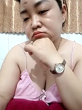 Snapshot of VyOanh2K chatting on 09-10-25, 05:51 VyOanh2K online show from 09-10-25, 05:51