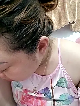 Snapshot of VyOanh2K chatting on 09-17-25, 02:52 VyOanh2K online show from 09-17-25, 02:52