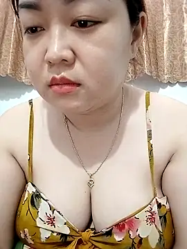 Snapshot of VyOanh2K chatting on 09-21-25, 06:48 VyOanh2K online show from 09-21-25, 06:48