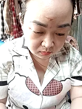 Snapshot of VyOanh2K chatting on 09-23-25, 04:15 VyOanh2K online show from 09-23-25, 04:15