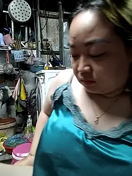 Snapshot of VyOanh2K chatting on 09-28-25, 03:28 VyOanh2K online show from 09-28-25, 03:28