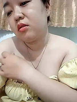 Snapshot of VyOanh2K chatting on 10-08-25, 09:18 VyOanh2K online show from 10-08-25, 09:18