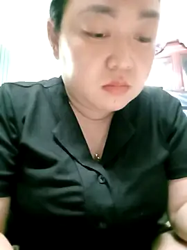 Snapshot of VyOanh2K chatting on 10-12-25, 08:57 VyOanh2K online show from 10-12-25, 08:57