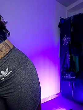 Snapshot of Aria_Bennett21 chatting on 03-26-26, 04:07 Aria Bennett21 online show from 03-26-26, 04:07