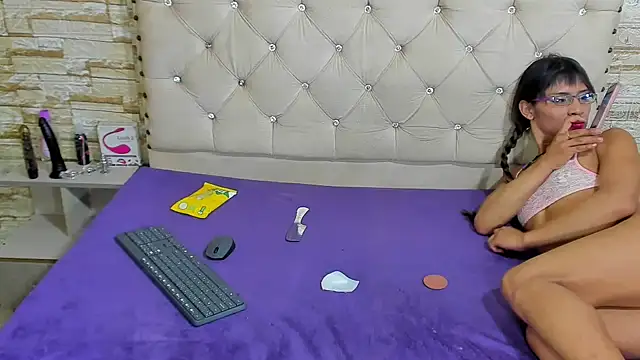 Aura love69 online show from 01-06-25, 10:13